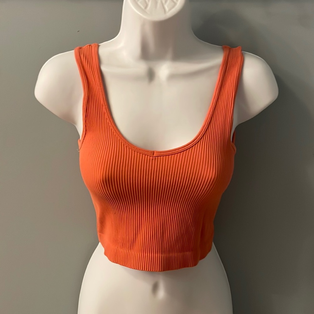 Cropped fitted tank top